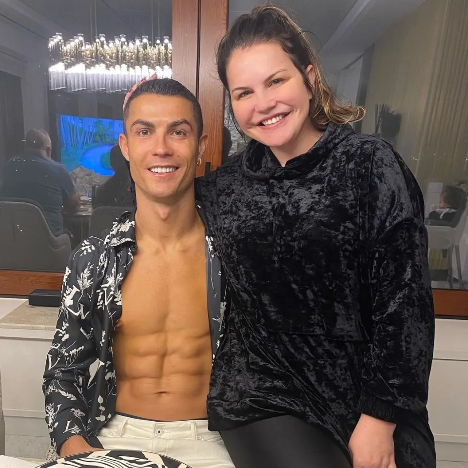 Chị Gái Ronaldo Tán Thành Bài Viết Chê Messi